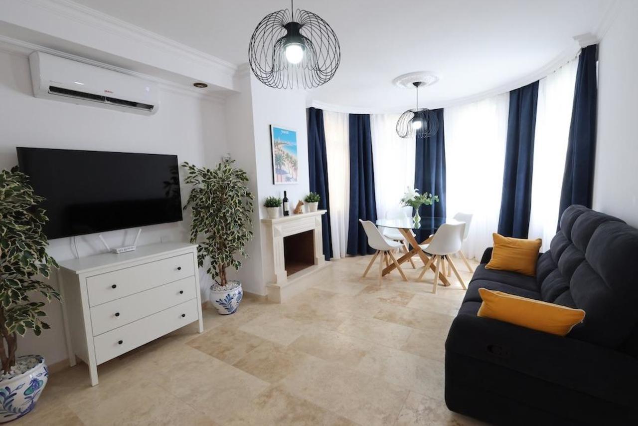 For sale - 3 Bedroom 1 Bathroom Villa in Villamartin - Costa Blanca  - Alicante