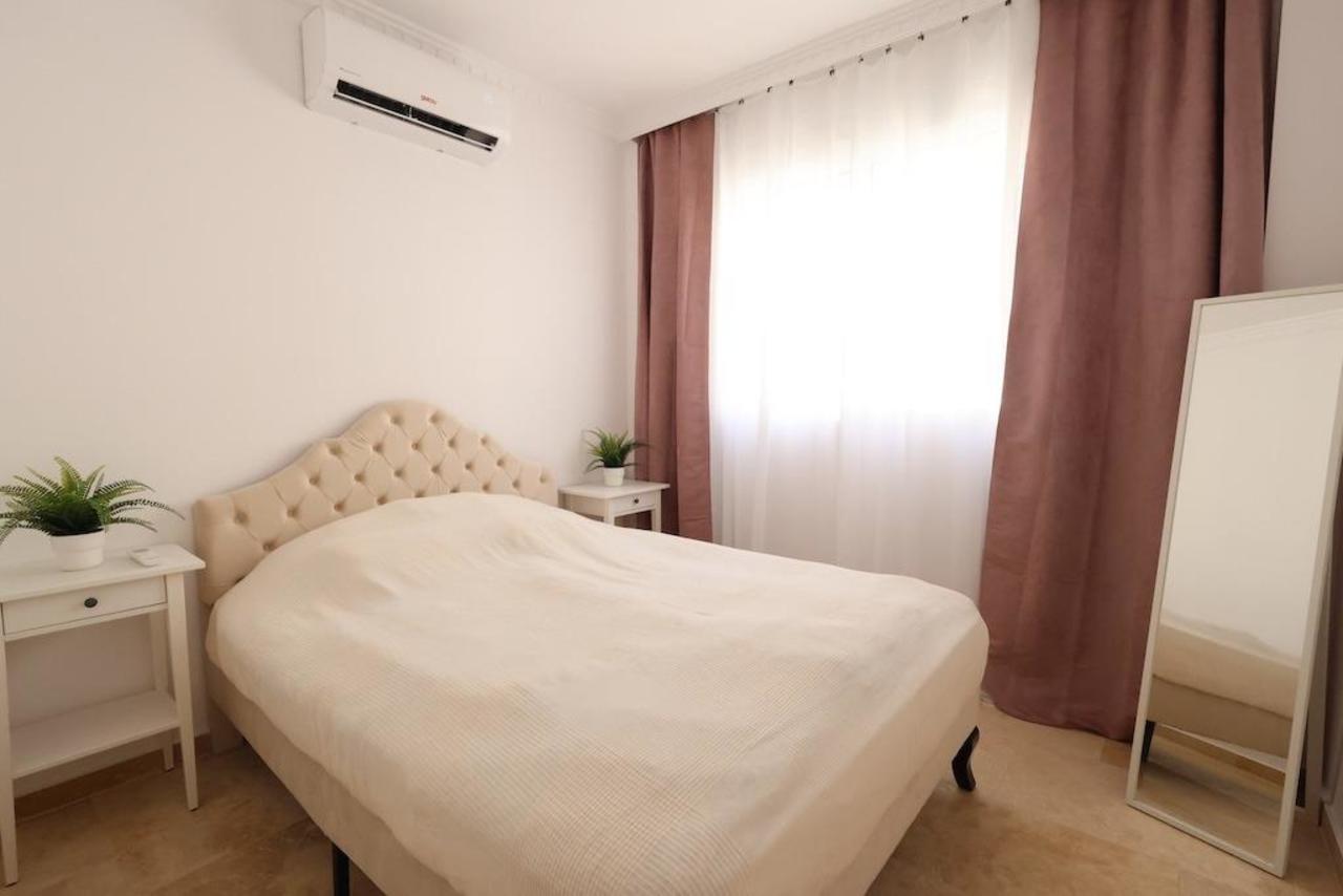 For sale - 3 Bedroom 1 Bathroom Villa in Villamartin - Costa Blanca  - Alicante