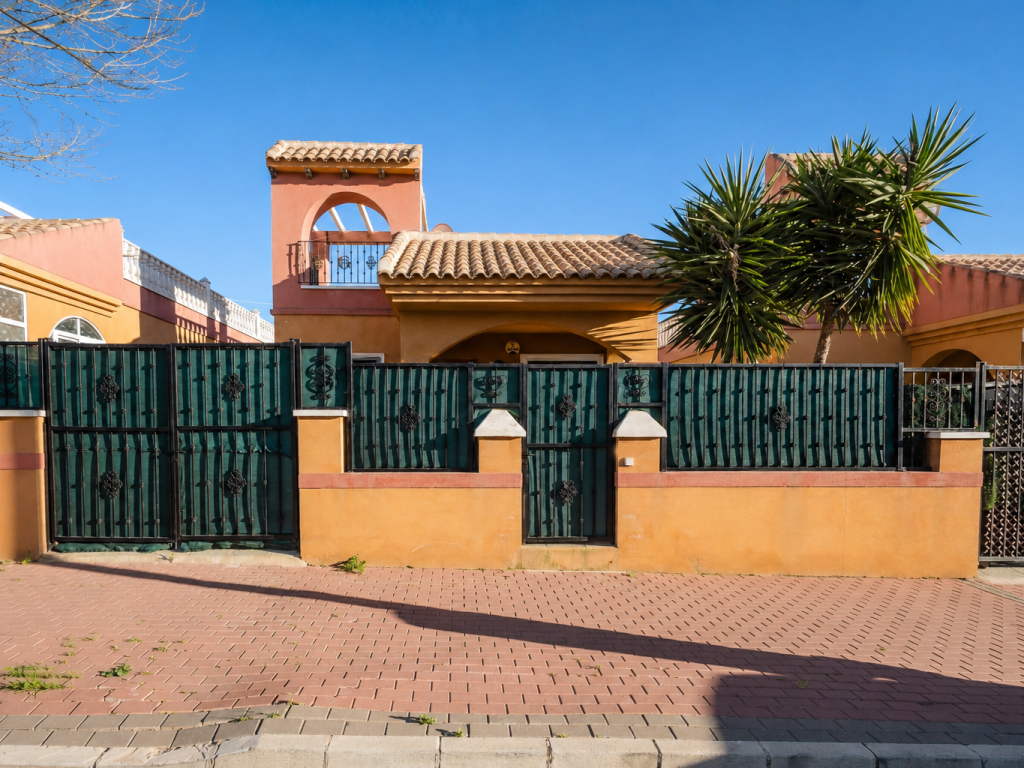 2 Bedroom 2 Bathroom Villa in Torrevieja