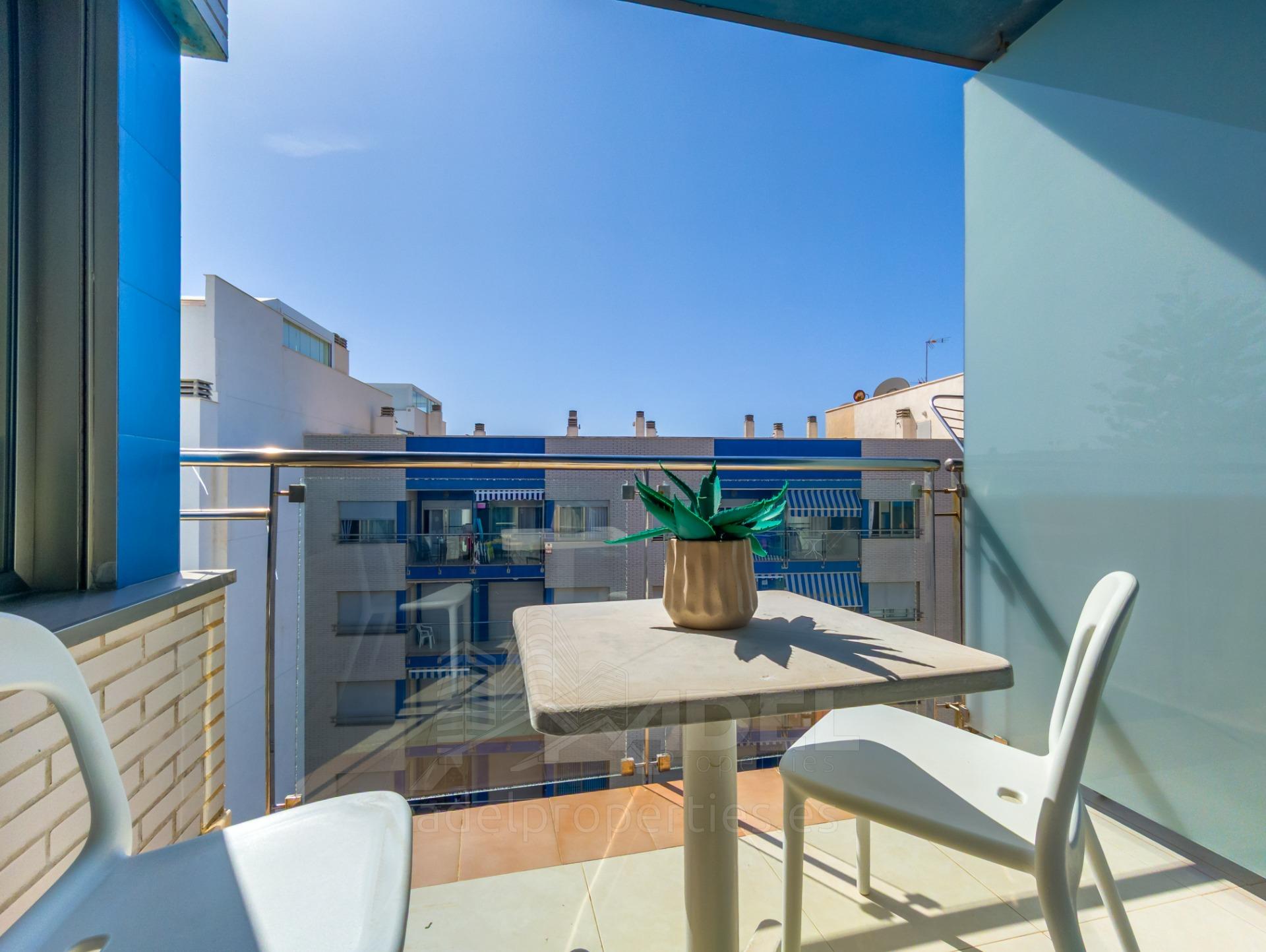 For sale - 2 Bedroom 1 Bathroom Apartment in Torrevieja - Playa De Los Locos  - Alicante