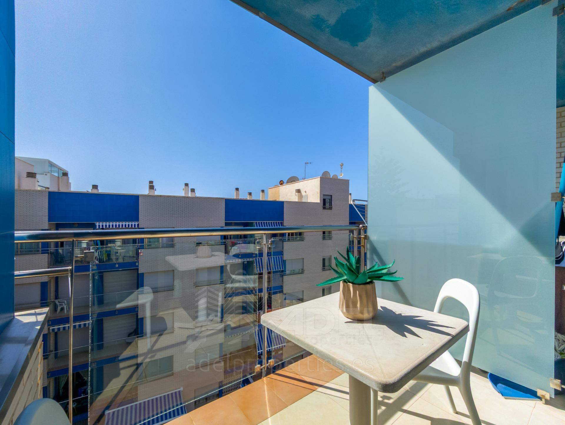 For sale - 2 Bedroom 1 Bathroom Apartment in Torrevieja - Playa De Los Locos  - Alicante