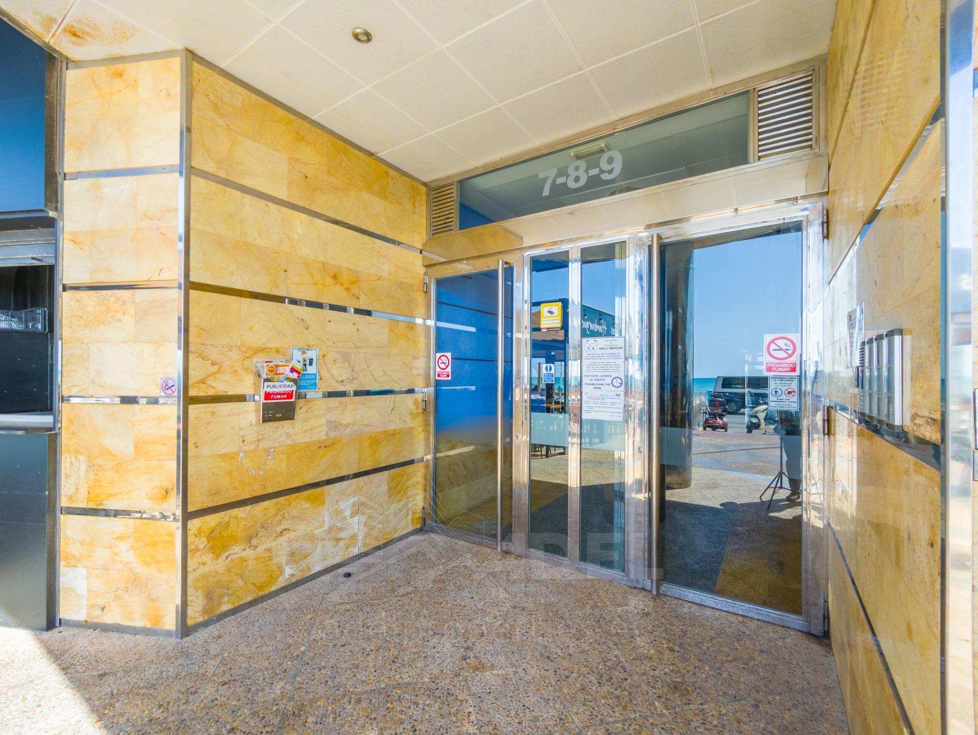 For sale - 2 Bedroom 1 Bathroom Apartment in Torrevieja - Playa De Los Locos  - Alicante