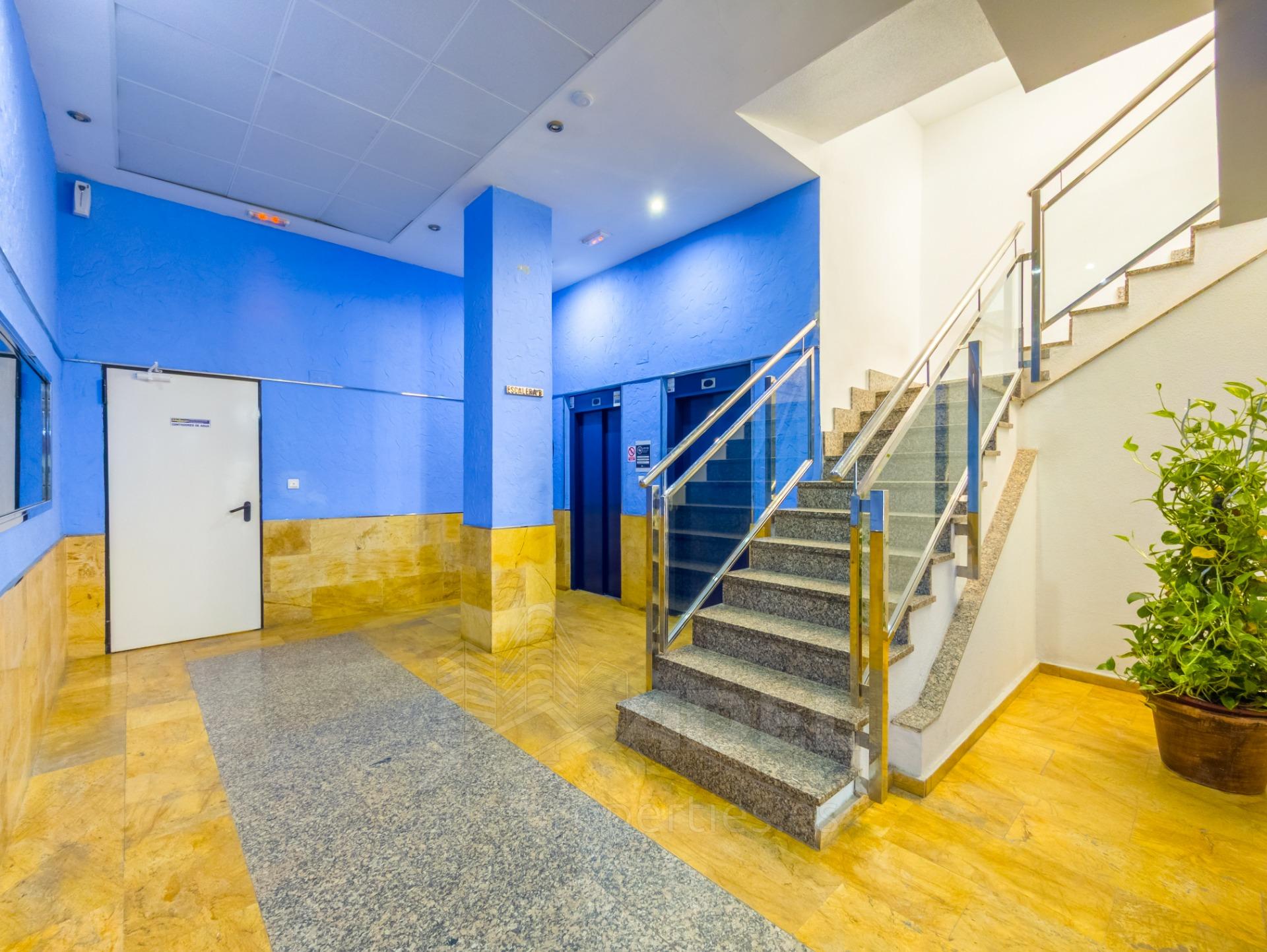 For sale - 2 Bedroom 1 Bathroom Apartment in Torrevieja - Playa De Los Locos  - Alicante