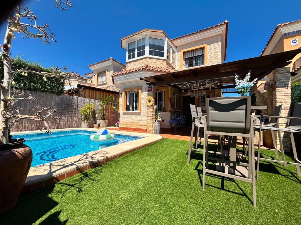 2 Bedroom 2 Bathroom Villa in El Raso
