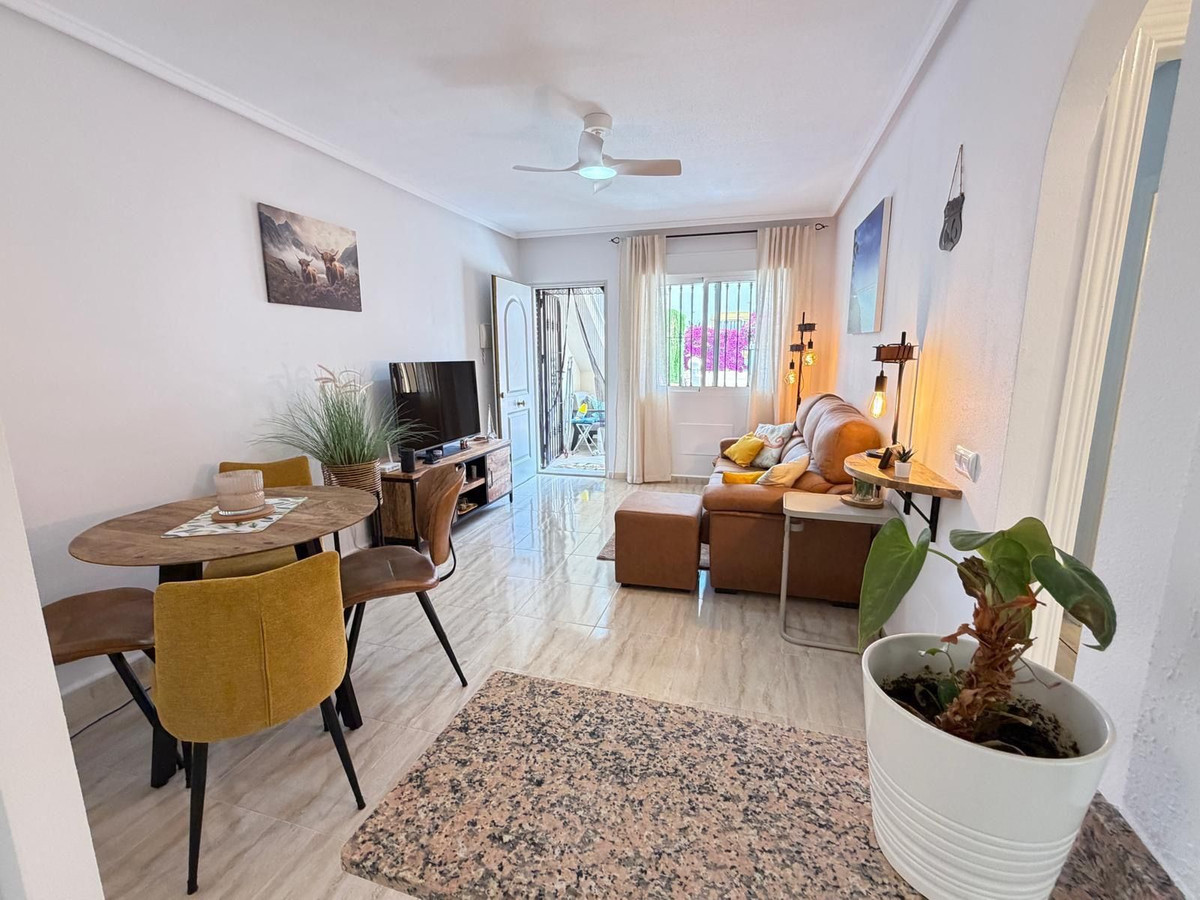 For sale - 2 Bedroom 2 Bathroom Townhouse in Villamartin - Villamartin  - Alicante