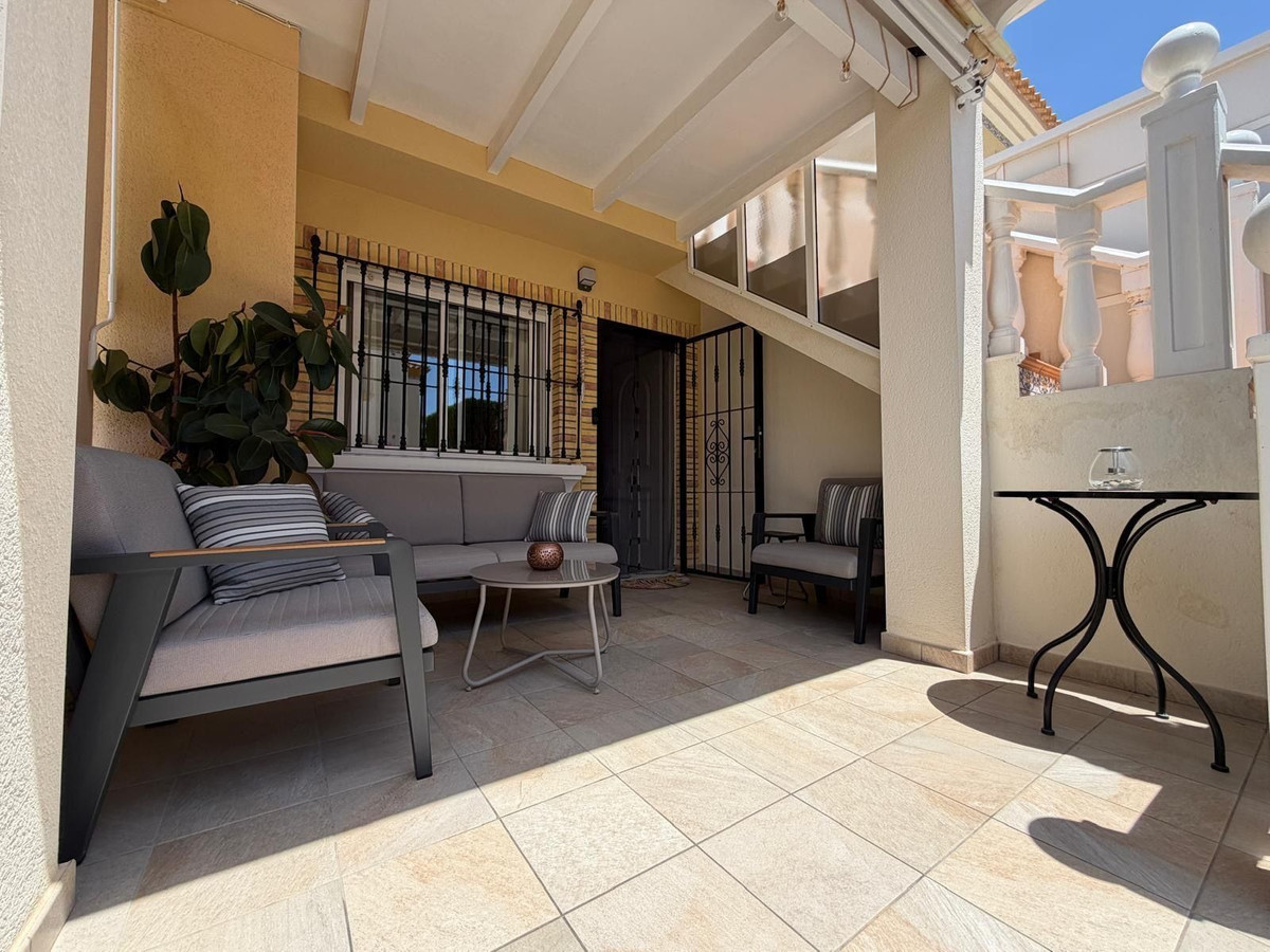 For sale - 2 Bedroom 2 Bathroom Townhouse in Villamartin - Villamartin  - Alicante