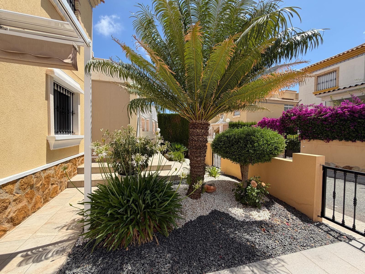 For sale - 2 Bedroom 2 Bathroom Townhouse in Villamartin - Villamartin  - Alicante