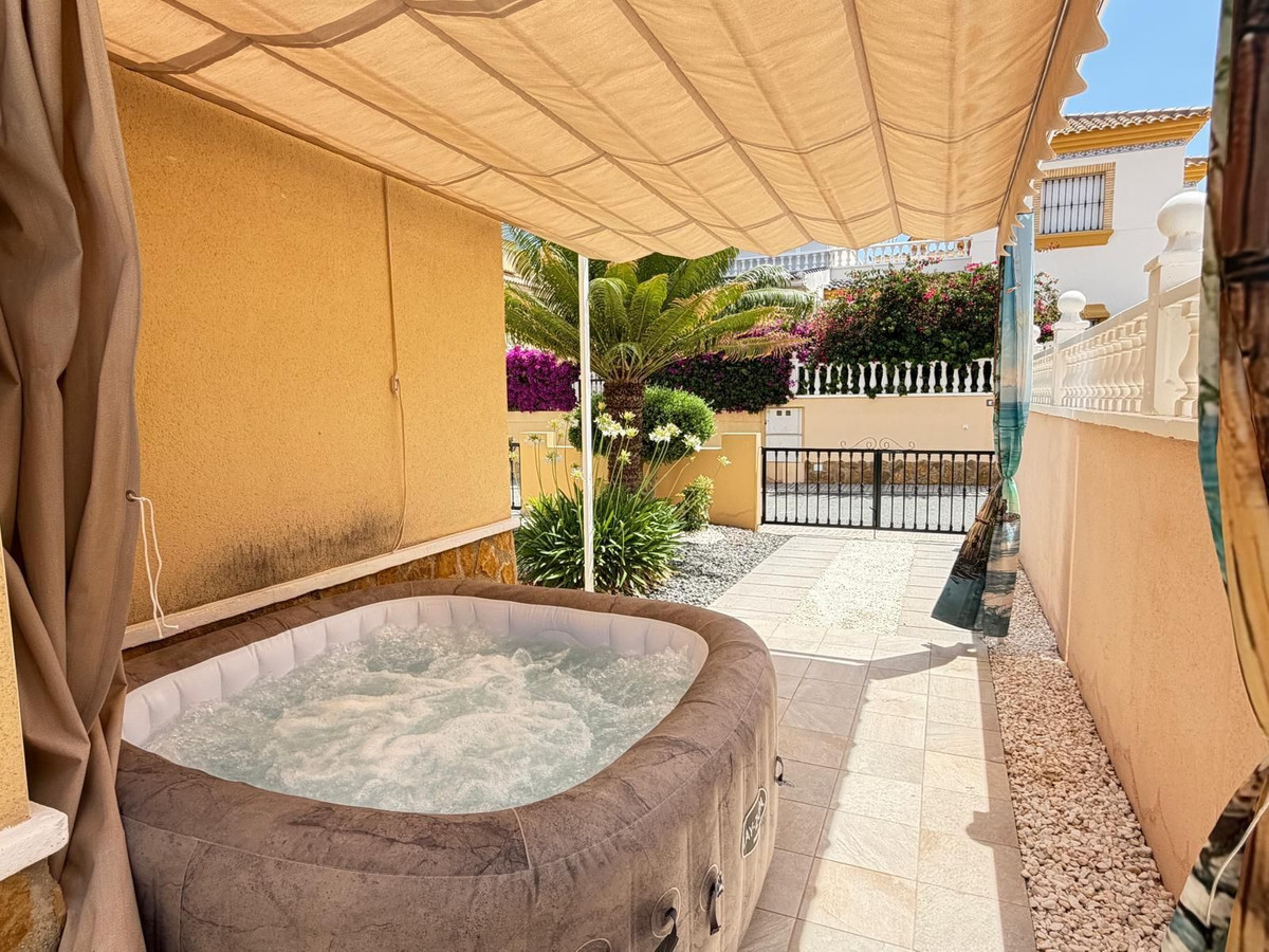 For sale - 2 Bedroom 2 Bathroom Townhouse in Villamartin - Villamartin  - Alicante