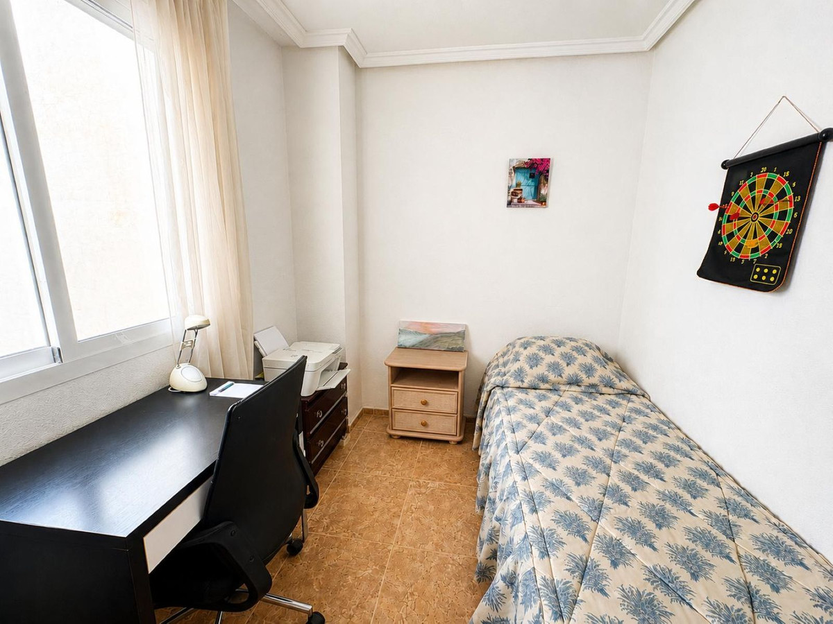For sale - 2 Bedroom 1 Bathroom Apartment - Middle Floor Apartment in Torrevieja - Torrevieja Centro  - Alicante