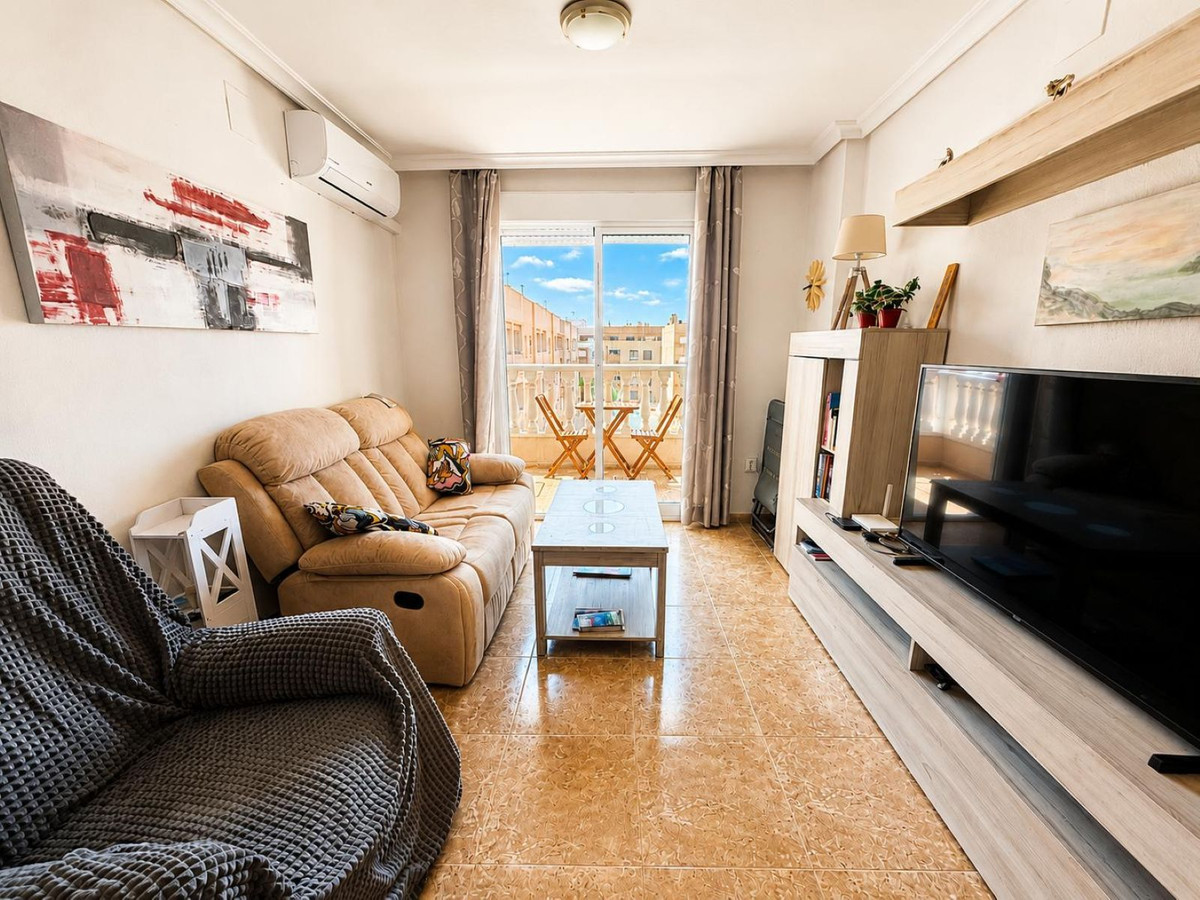 For sale - 2 Bedroom 1 Bathroom Apartment - Middle Floor Apartment in Torrevieja - Torrevieja Centro  - Alicante