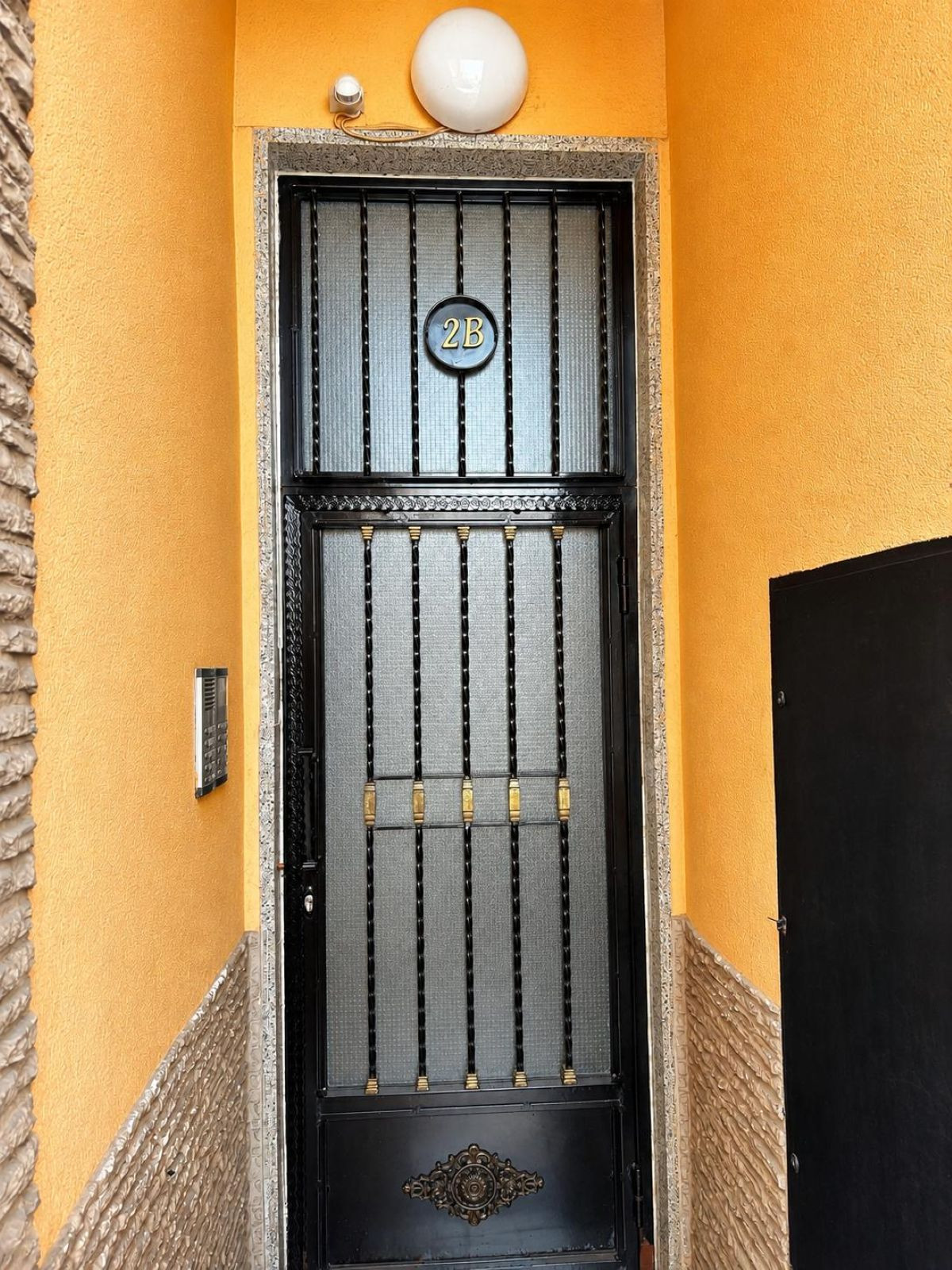 For sale - 2 Bedroom 1 Bathroom Apartment - Middle Floor Apartment in Torrevieja - Torrevieja Centro  - Alicante