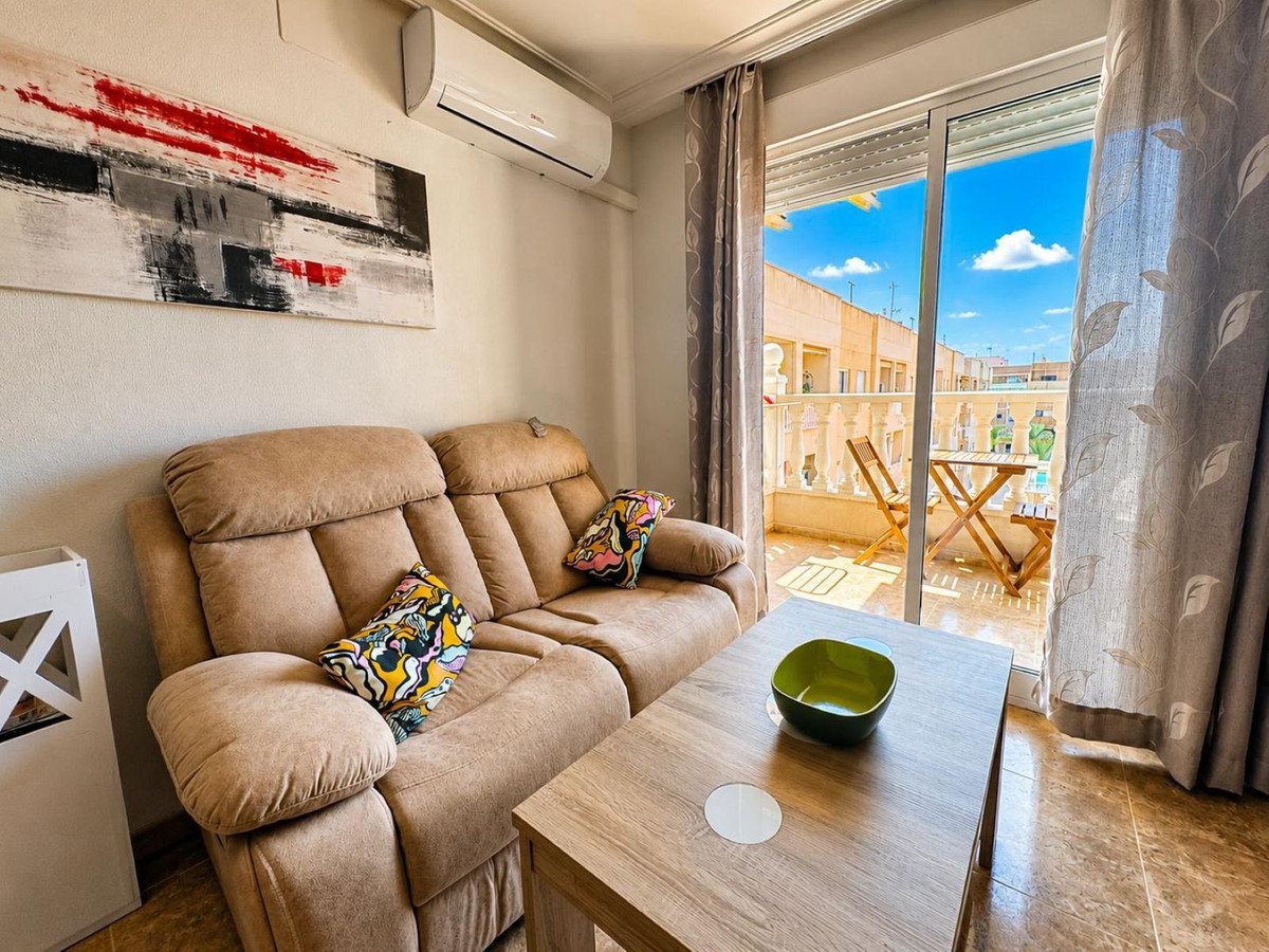 For sale - 2 Bedroom 1 Bathroom Apartment - Middle Floor Apartment in Torrevieja - Torrevieja Centro  - Alicante