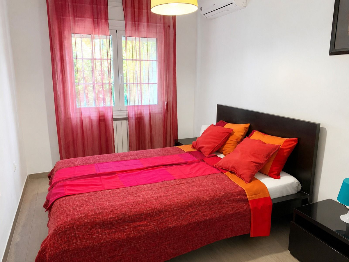 For sale - 4 Bedroom 3 Bathroom House - Detached Villa in Orihuela - La Zenia  - Alicante