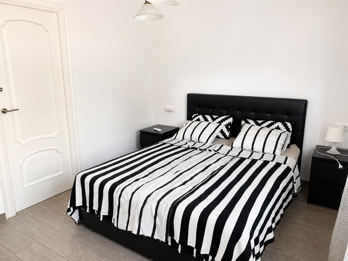 For sale - 4 Bedroom 3 Bathroom House - Detached Villa in Orihuela - La Zenia  - Alicante