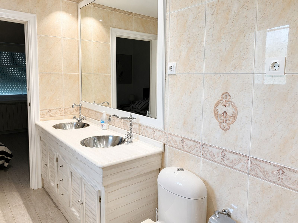For sale - 4 Bedroom 3 Bathroom House - Detached Villa in Orihuela - La Zenia  - Alicante