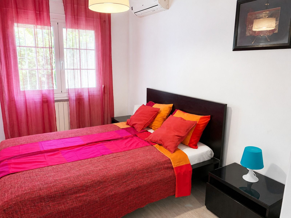 For sale - 4 Bedroom 3 Bathroom House - Detached Villa in Orihuela - La Zenia  - Alicante
