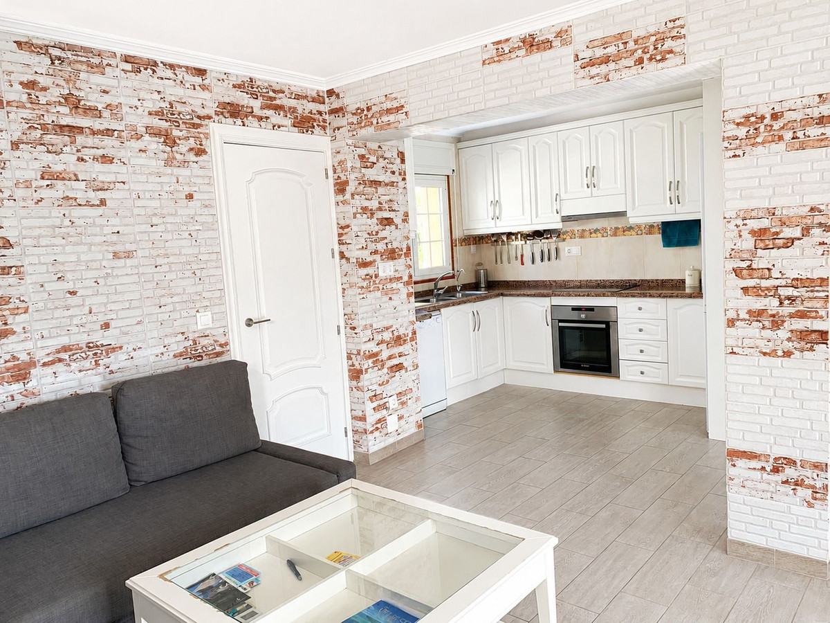 For sale - 4 Bedroom 3 Bathroom House - Detached Villa in Orihuela - La Zenia  - Alicante