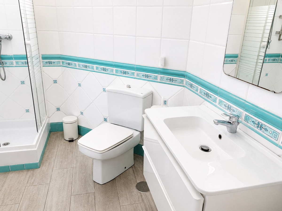 For sale - 4 Bedroom 3 Bathroom House - Detached Villa in Orihuela - La Zenia  - Alicante