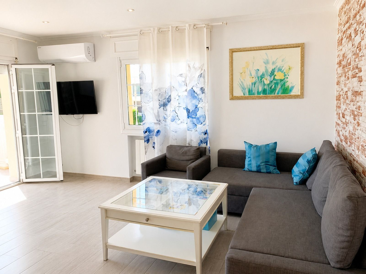 For sale - 4 Bedroom 3 Bathroom House - Detached Villa in Orihuela - La Zenia  - Alicante