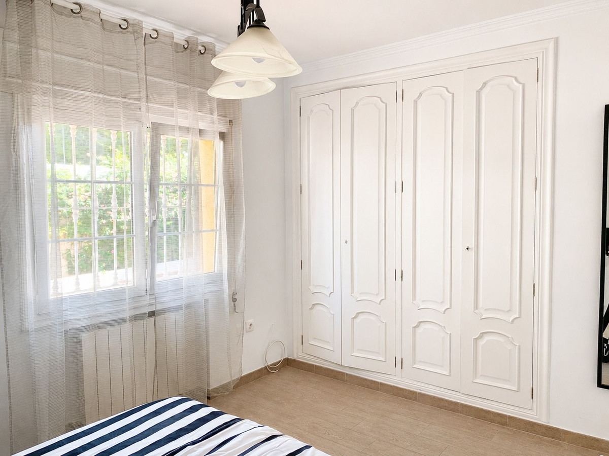 For sale - 4 Bedroom 3 Bathroom House - Detached Villa in Orihuela - La Zenia  - Alicante