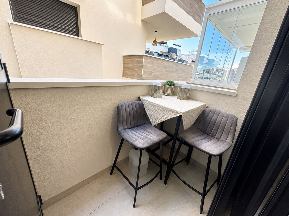For sale - 2 Bedroom 2 Bathroom Apartment - Middle Floor Apartment in Orihuela - Los Altos  - Alicante