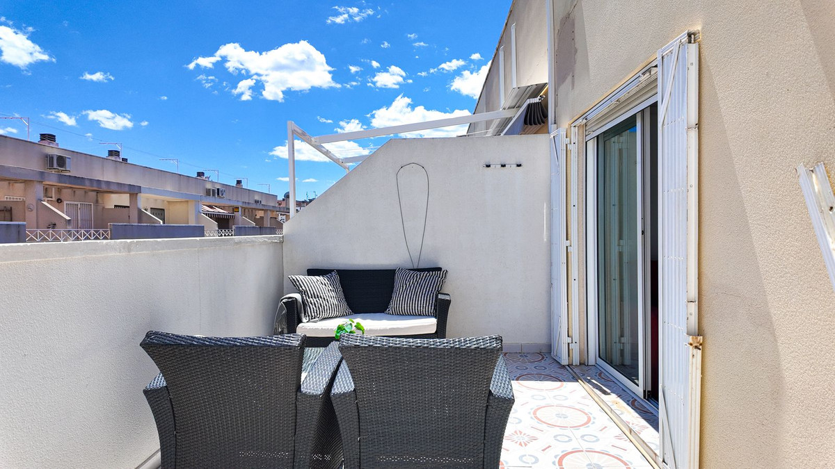 For sale - 2 Bedroom 1 Bathroom Apartment - Penthouse in Torrevieja - Torrevieja Centro  - Alicante
