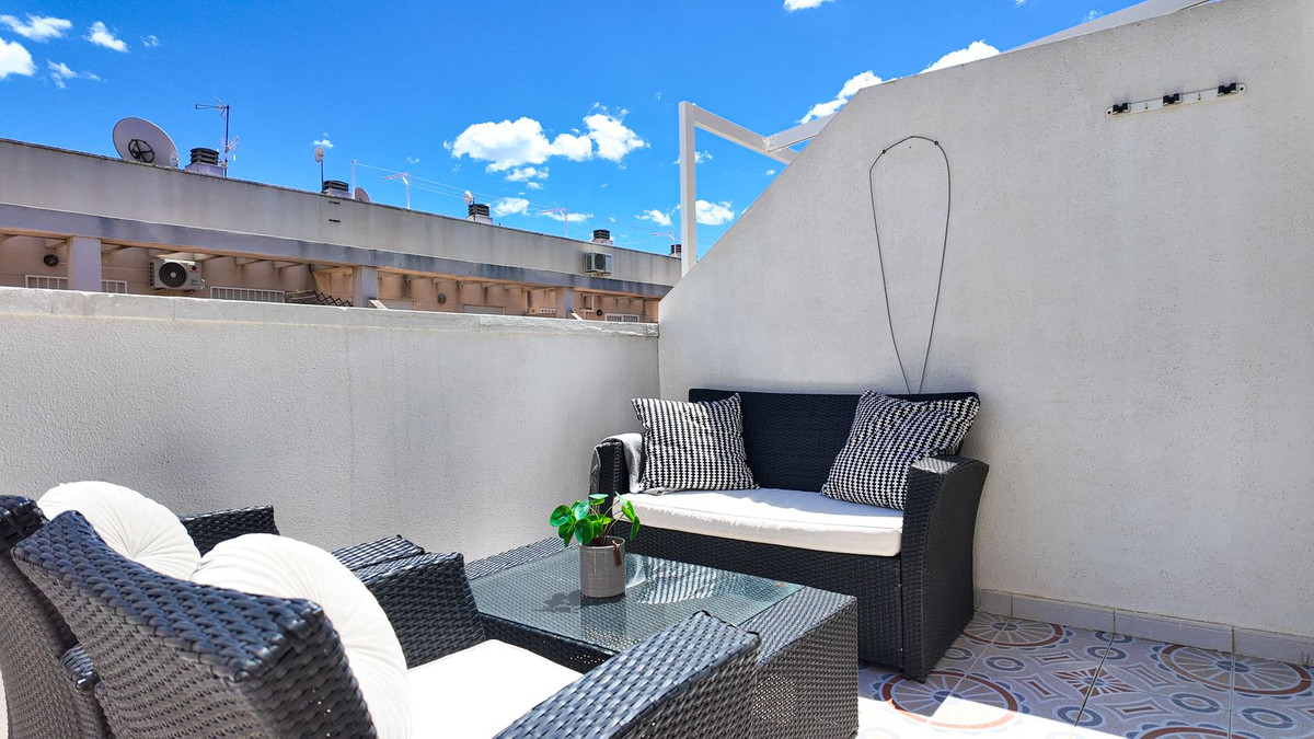 For sale - 2 Bedroom 1 Bathroom Apartment - Penthouse in Torrevieja - Torrevieja Centro  - Alicante