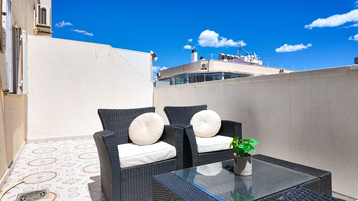 For sale - 2 Bedroom 1 Bathroom Apartment - Penthouse in Torrevieja - Torrevieja Centro  - Alicante