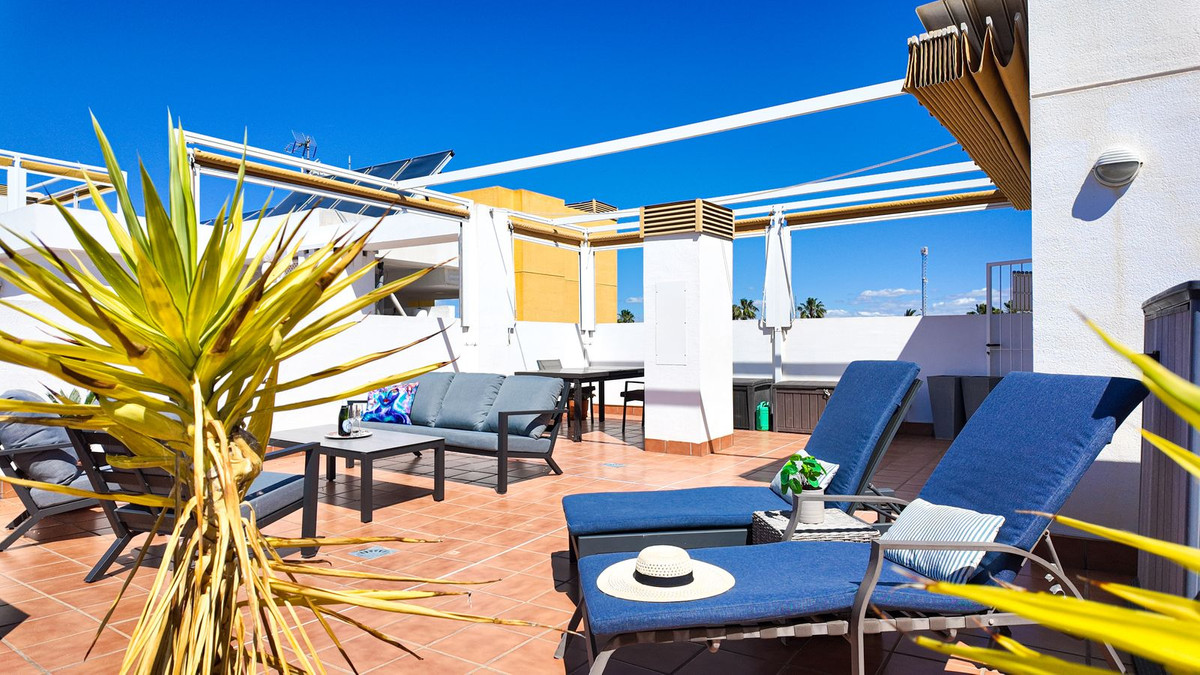 For sale - 2 Bedroom 2 Bathroom Apartment - Penthouse in Orihuela - Villamartin  - Alicante