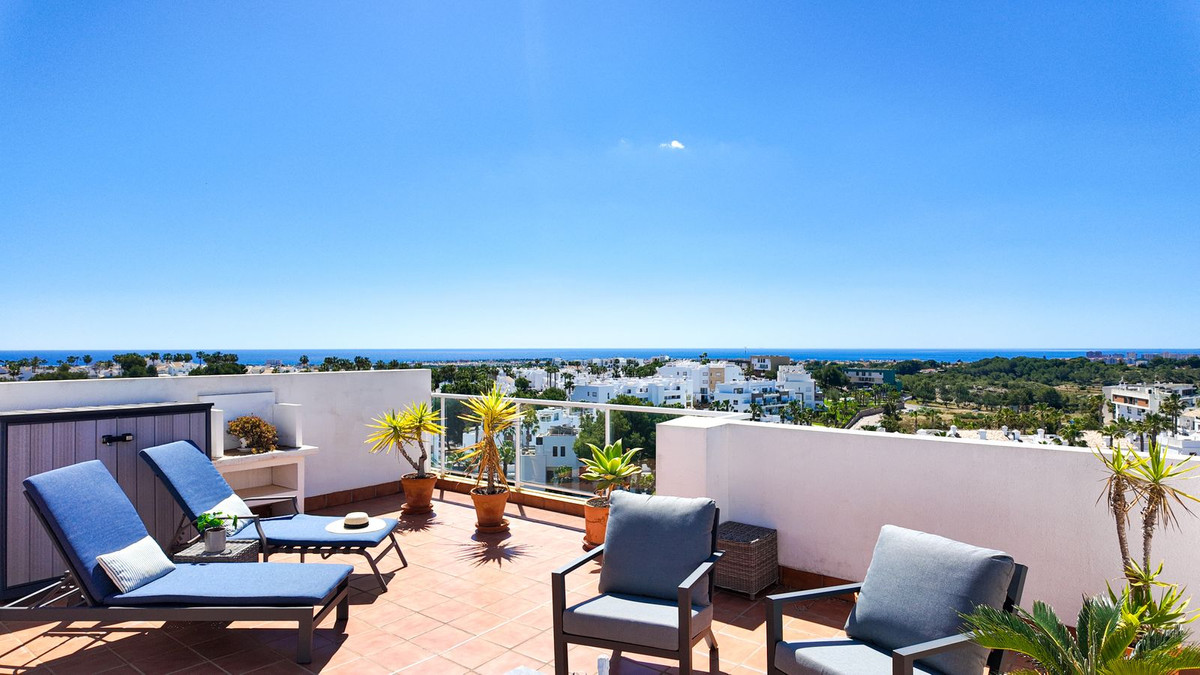 For sale - 2 Bedroom 2 Bathroom Apartment - Penthouse in Orihuela - Villamartin  - Alicante
