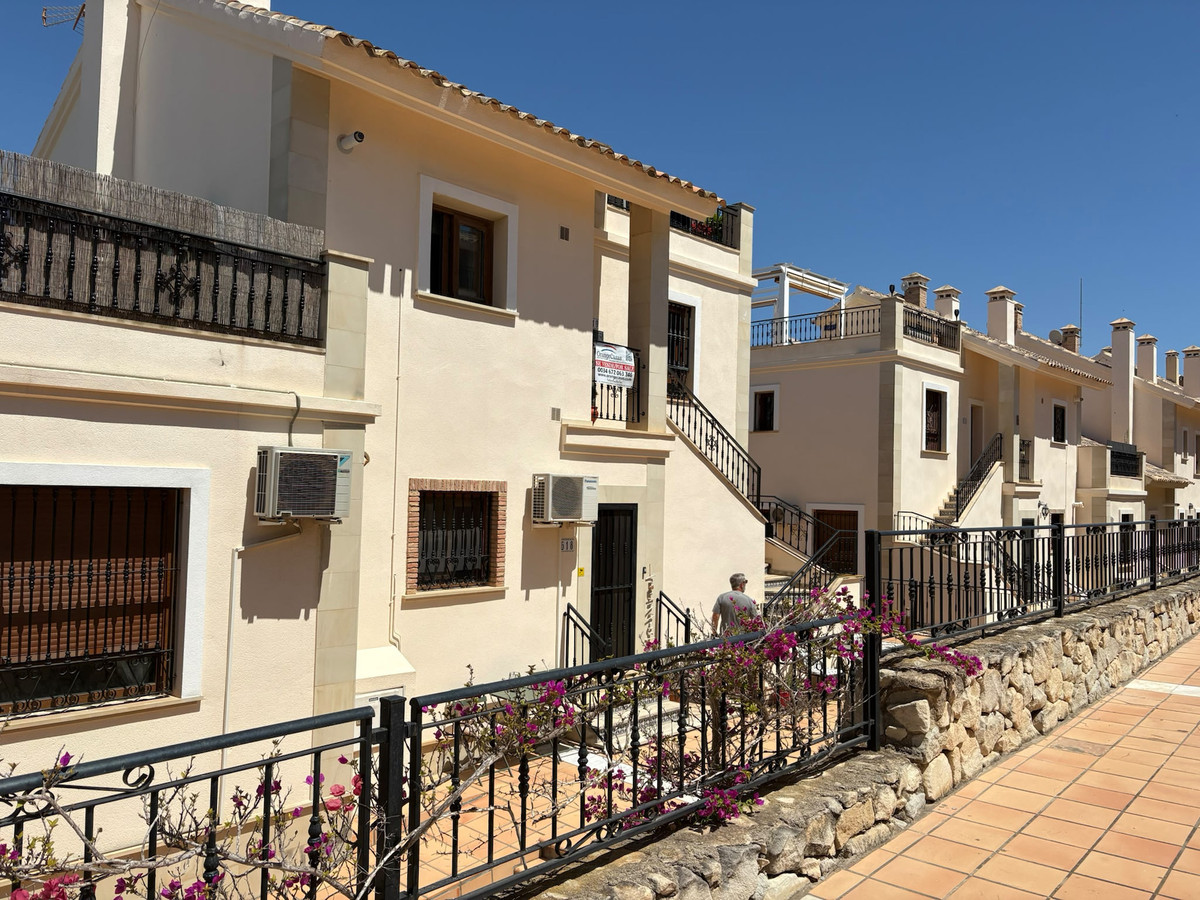 For sale - 2 Bedroom 2 Bathroom Apartment - Middle Floor Apartment in Algorfa - La Finca Golf  - Alicante