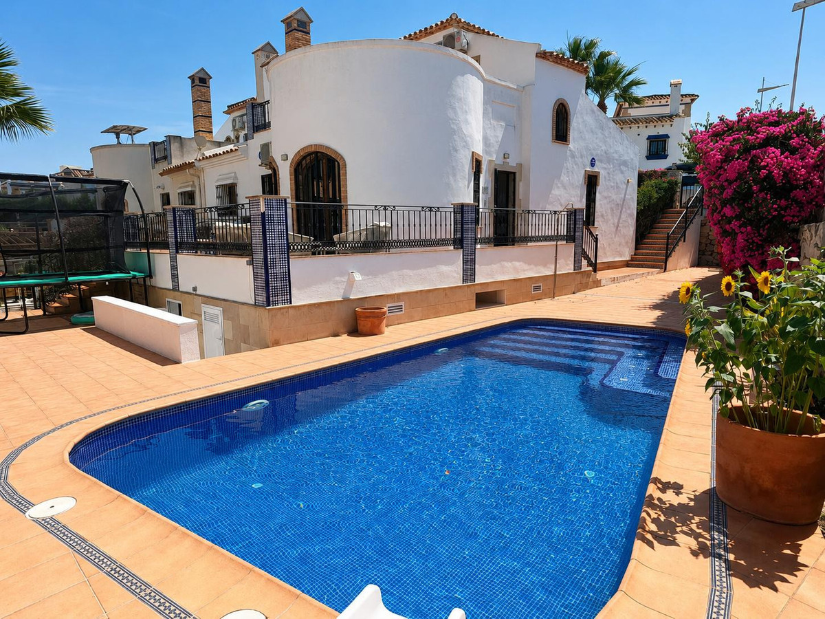 For sale - 3 Bedroom 2 Bathroom House - Detached Villa in Algorfa - La Finca Golf  - Alicante