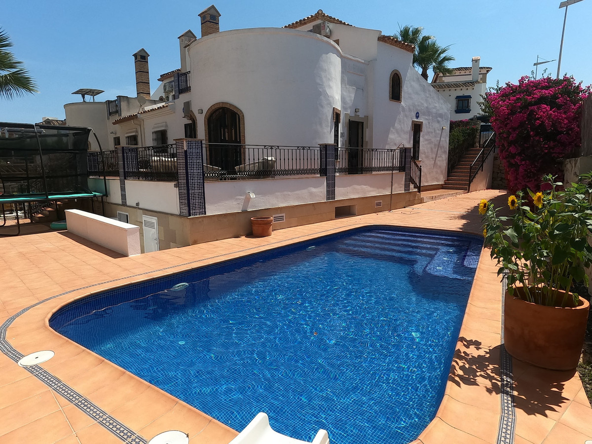 For sale - 3 Bedroom 2 Bathroom House - Detached Villa in Algorfa - La Finca Golf  - Alicante