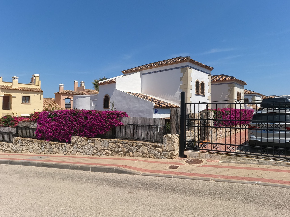 For sale - 3 Bedroom 2 Bathroom House - Detached Villa in Algorfa - La Finca Golf  - Alicante
