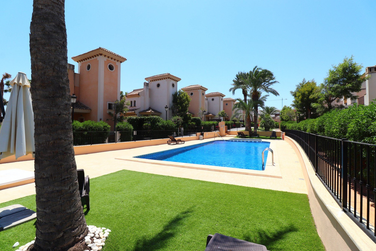 For sale - 3 Bedroom 2 Bathroom House - Semi-Detached House in Algorfa - La Finca Golf  - Alicante