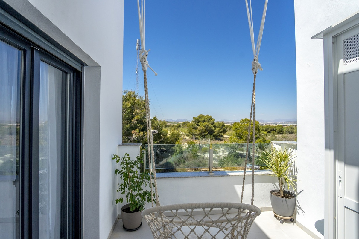 For sale - 3 Bedroom 3 Bathroom House - Townhouse in Orihuela - Villamartin  - Alicante