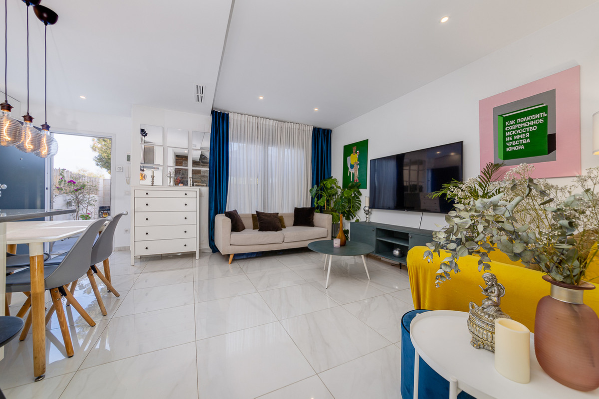 For sale - 3 Bedroom 3 Bathroom House - Townhouse in Orihuela - Villamartin  - Alicante