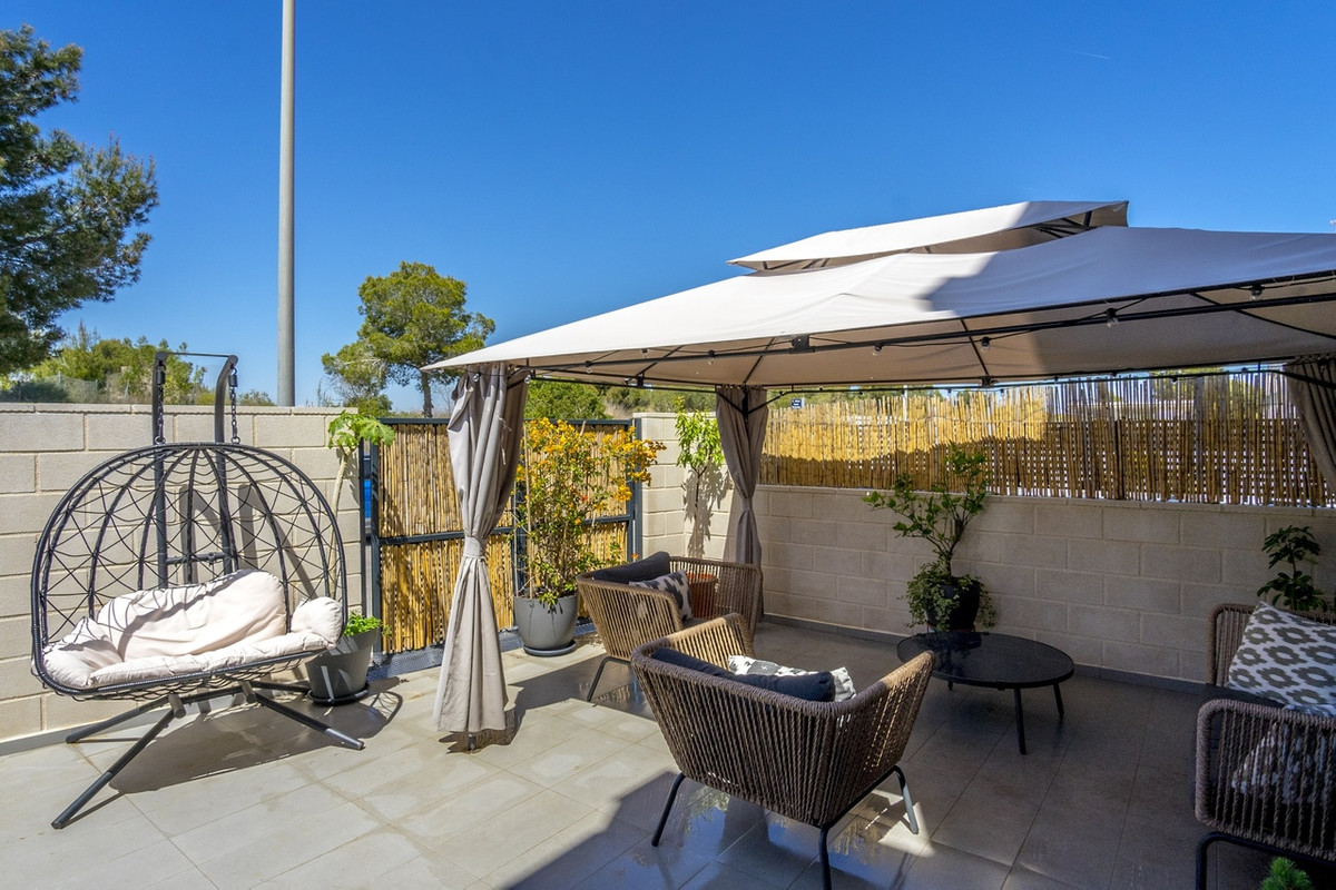 For sale - 3 Bedroom 3 Bathroom House - Townhouse in Orihuela - Villamartin  - Alicante