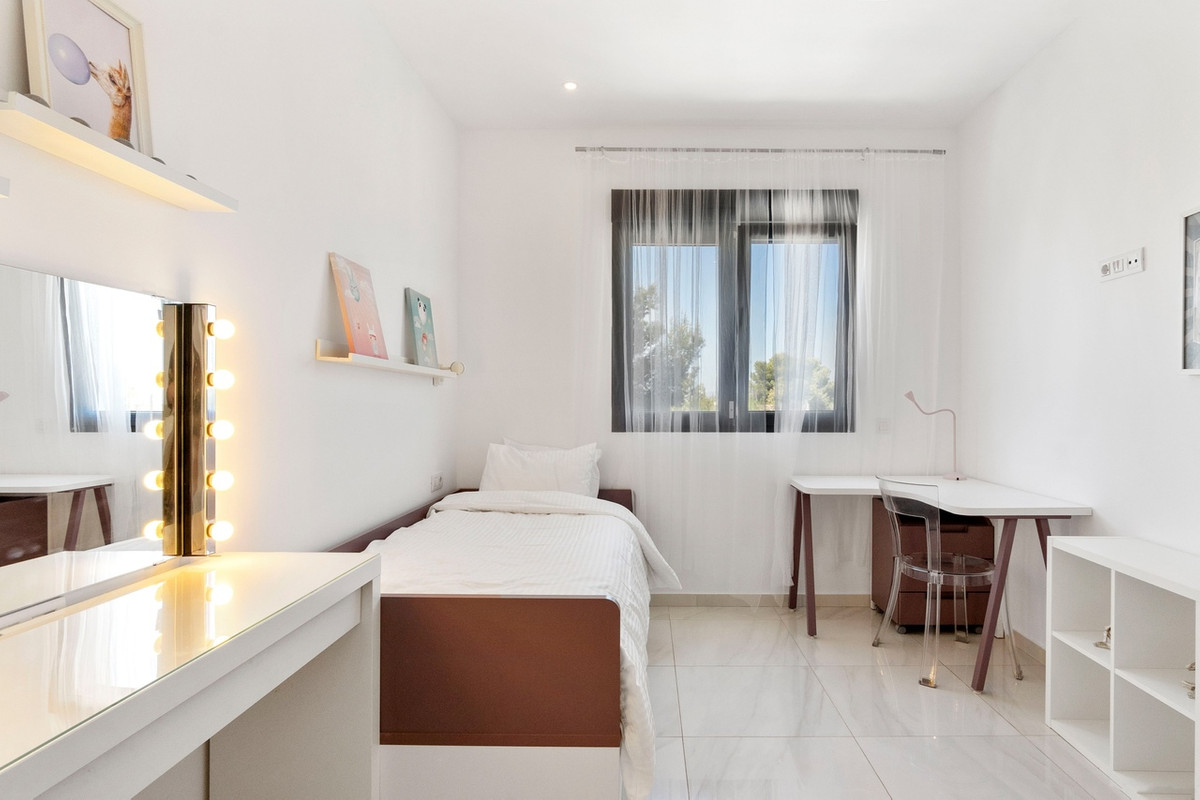 For sale - 3 Bedroom 3 Bathroom House - Townhouse in Orihuela - Villamartin  - Alicante