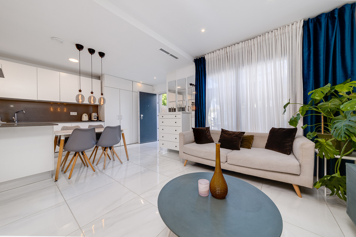 For sale - 3 Bedroom 3 Bathroom House - Townhouse in Orihuela - Villamartin  - Alicante