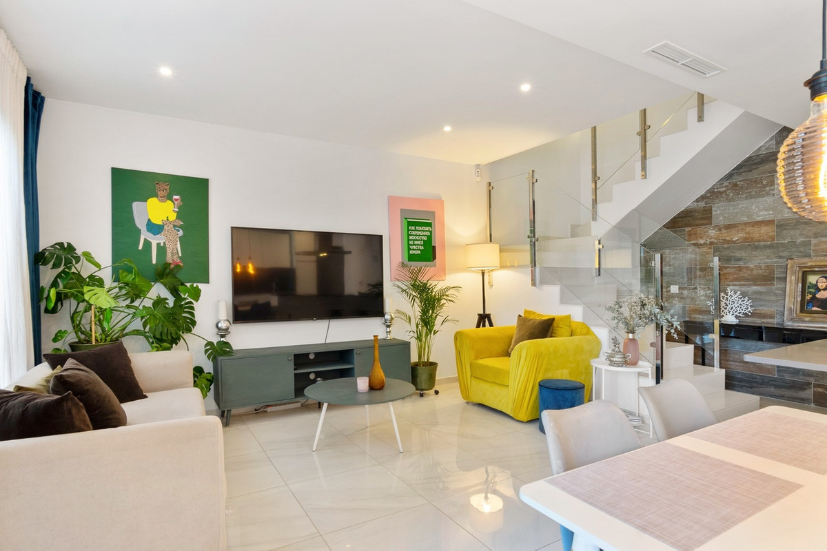 For sale - 3 Bedroom 3 Bathroom House - Townhouse in Orihuela - Villamartin  - Alicante