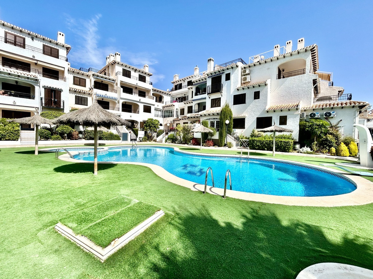 For sale - 2 Bedroom 1 Bathroom Apartment - Middle Floor Apartment in Orihuela - Cabo Roig  - Alicante