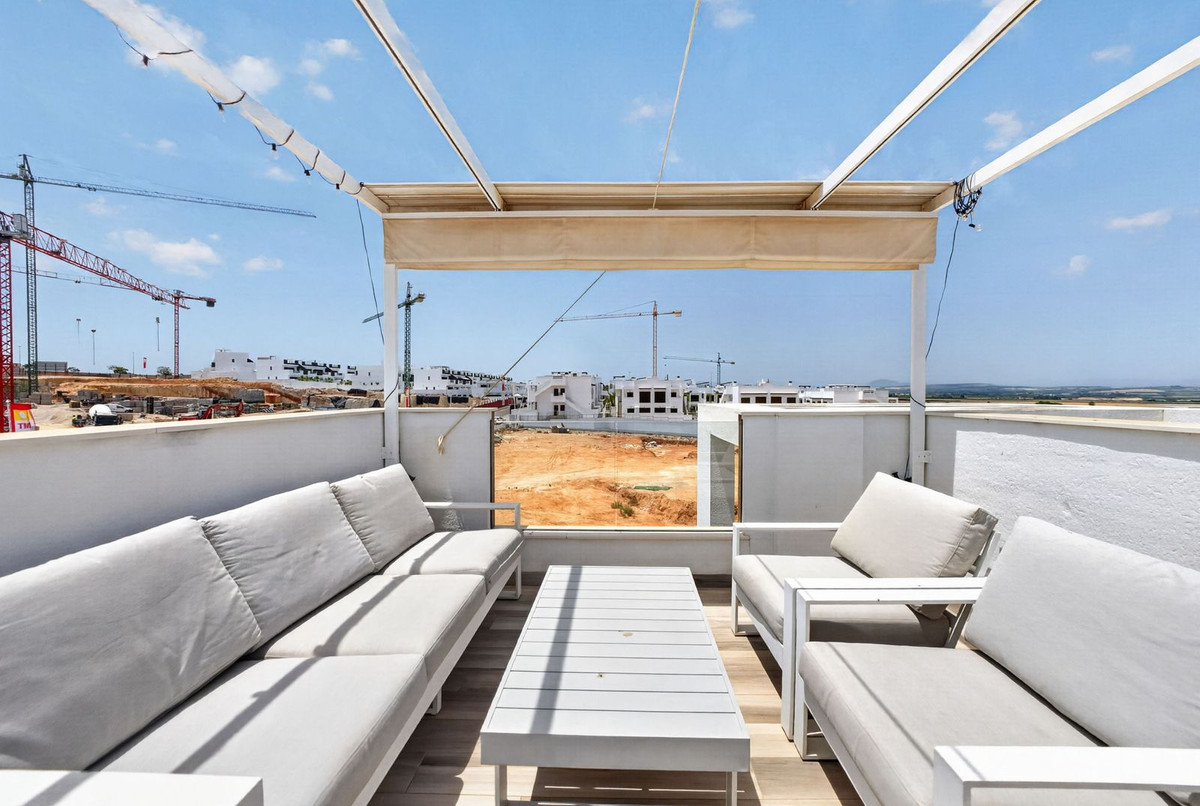 For sale - 4 Bedroom 3 Bathroom House - Detached Villa in Orihuela - Los Balcones  - Alicante