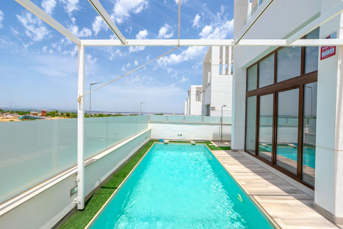 For sale - 4 Bedroom 3 Bathroom House - Detached Villa in Orihuela - Los Balcones  - Alicante
