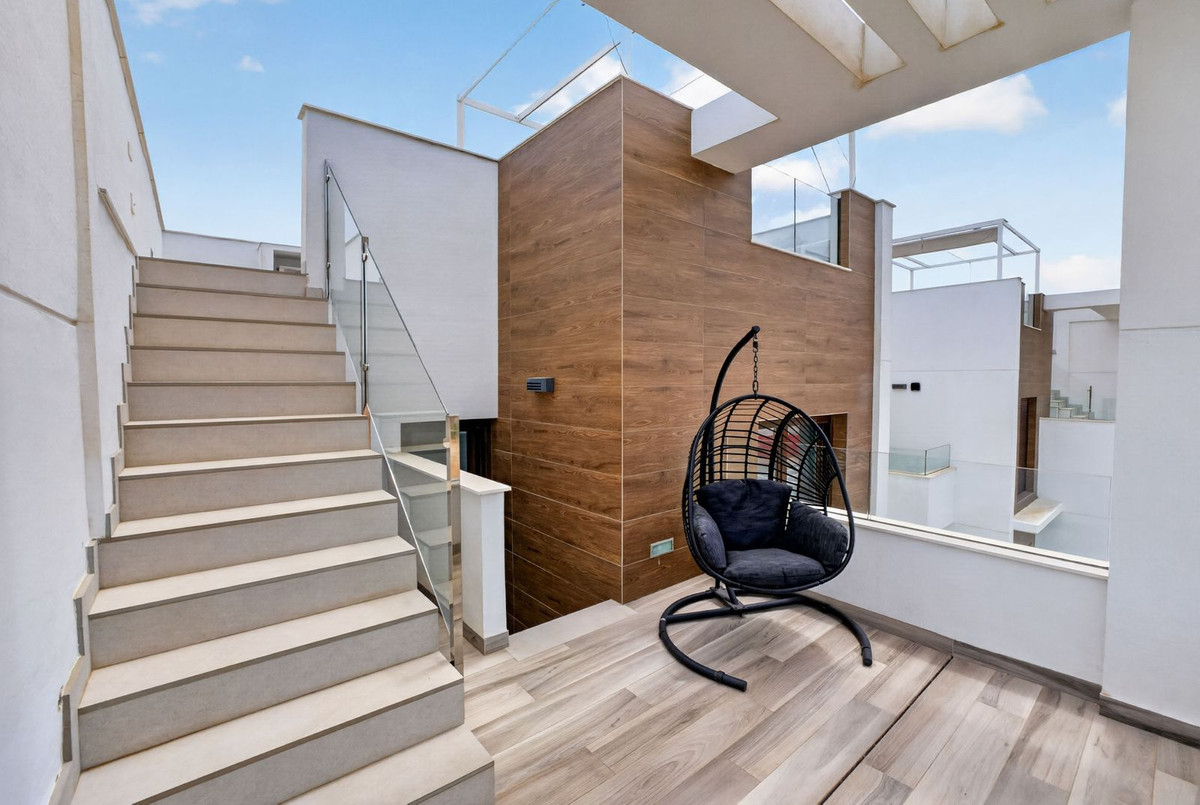 For sale - 4 Bedroom 3 Bathroom House - Detached Villa in Orihuela - Los Balcones  - Alicante