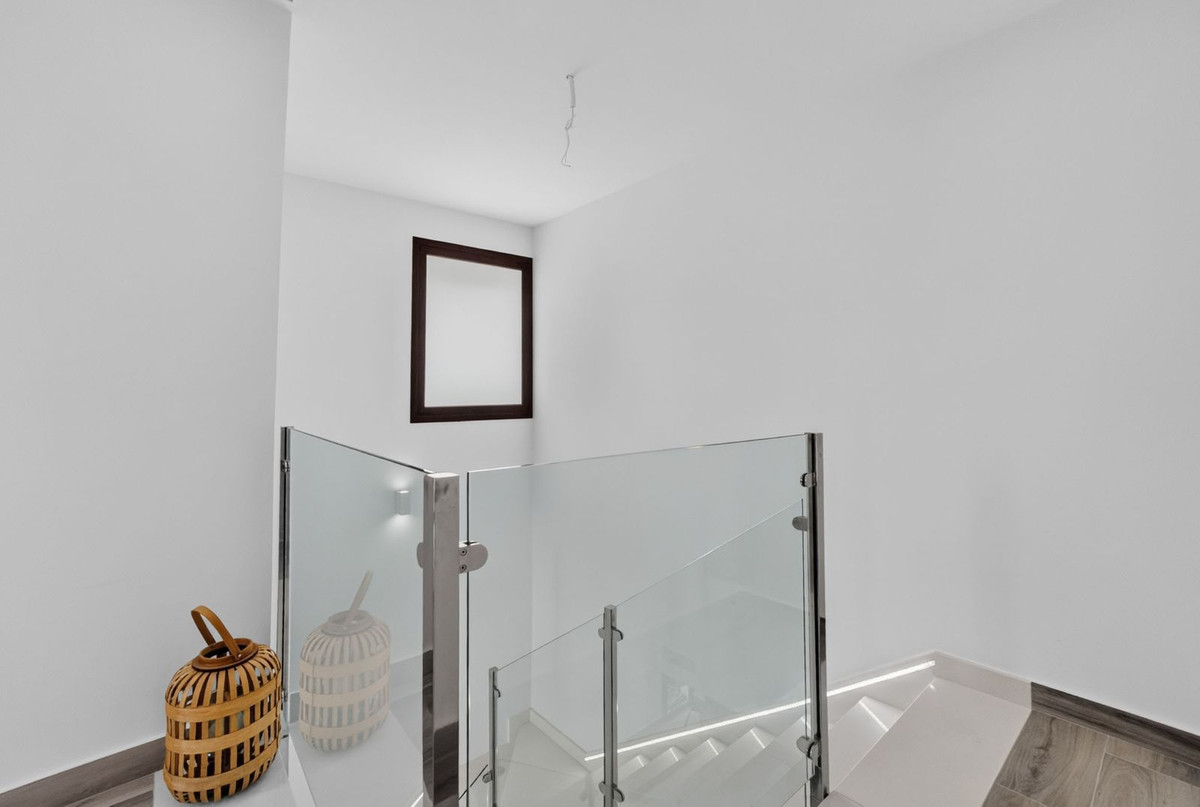 For sale - 4 Bedroom 3 Bathroom House - Detached Villa in Orihuela - Los Balcones  - Alicante