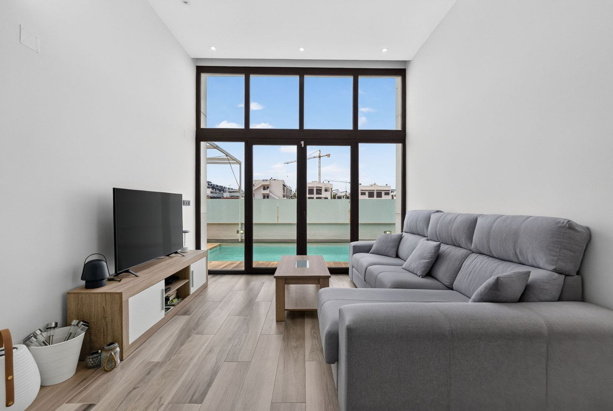 For sale - 4 Bedroom 3 Bathroom House - Detached Villa in Orihuela - Los Balcones  - Alicante