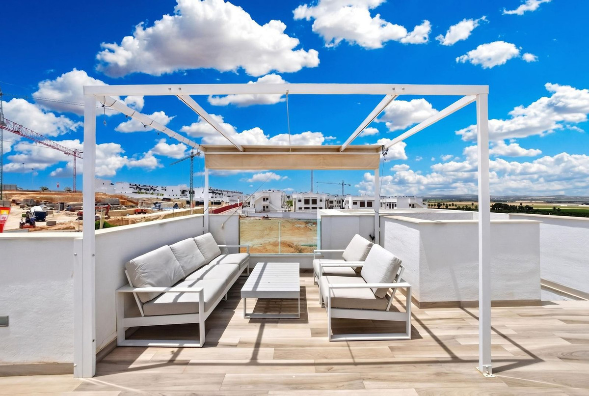 For sale - 4 Bedroom 3 Bathroom House - Detached Villa in Orihuela - Los Balcones  - Alicante