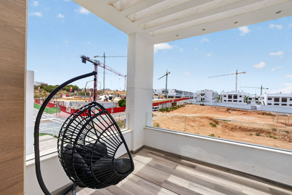 For sale - 4 Bedroom 3 Bathroom House - Detached Villa in Orihuela - Los Balcones  - Alicante