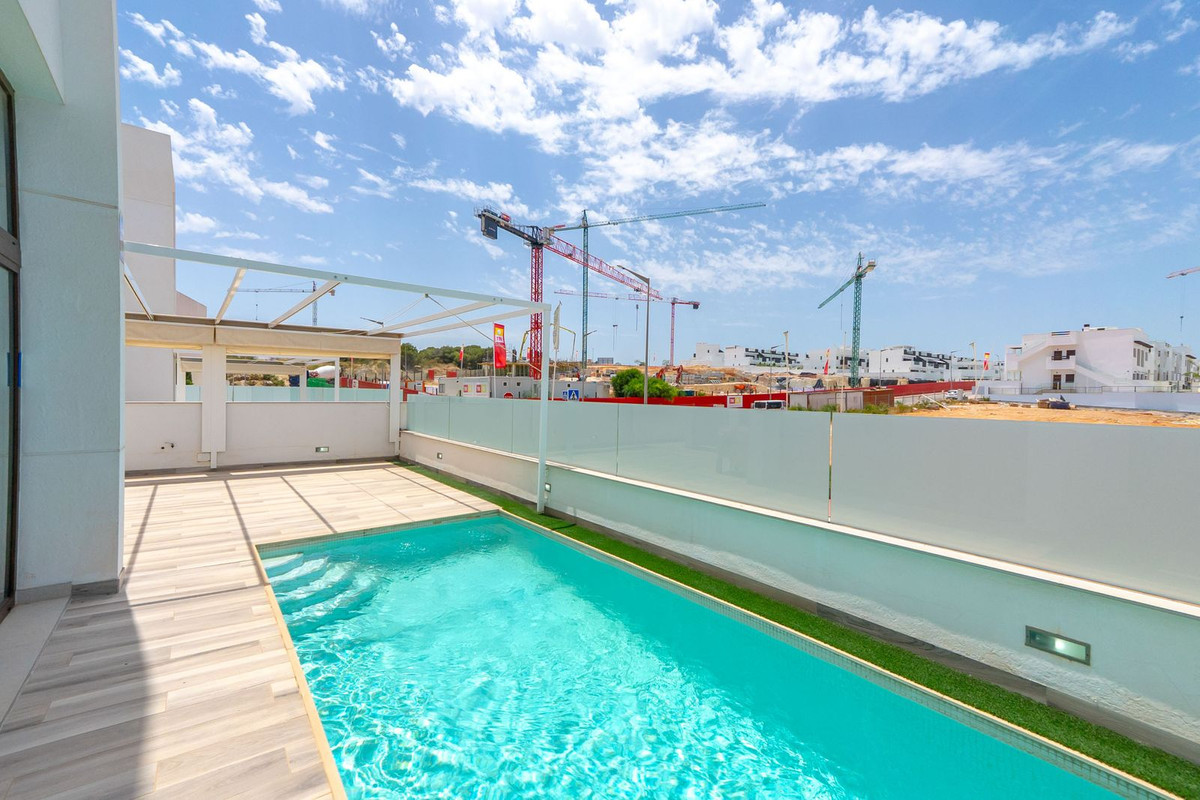 For sale - 4 Bedroom 3 Bathroom House - Detached Villa in Orihuela - Los Balcones  - Alicante